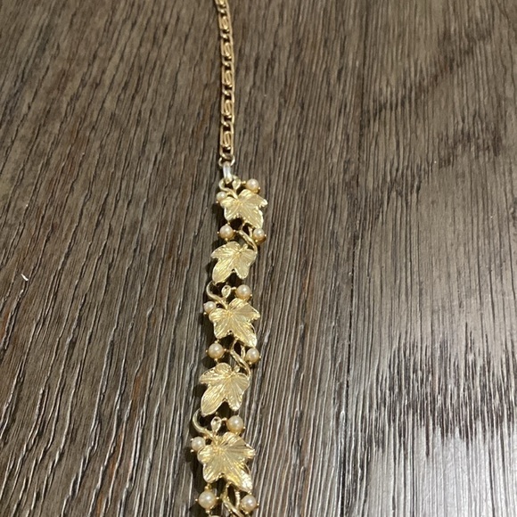 Vintage Lisner Maple Leaf Faux Pearl Necklace Open Work GoldTone - Picture 11 of 12